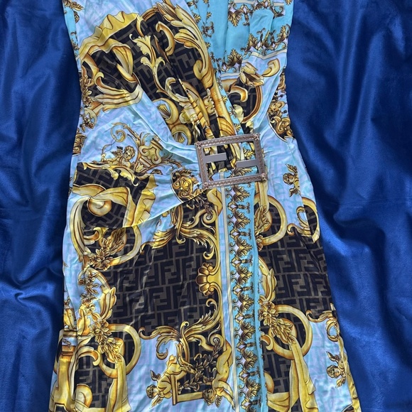 FENDACE GOWN - Picture 9 of 16